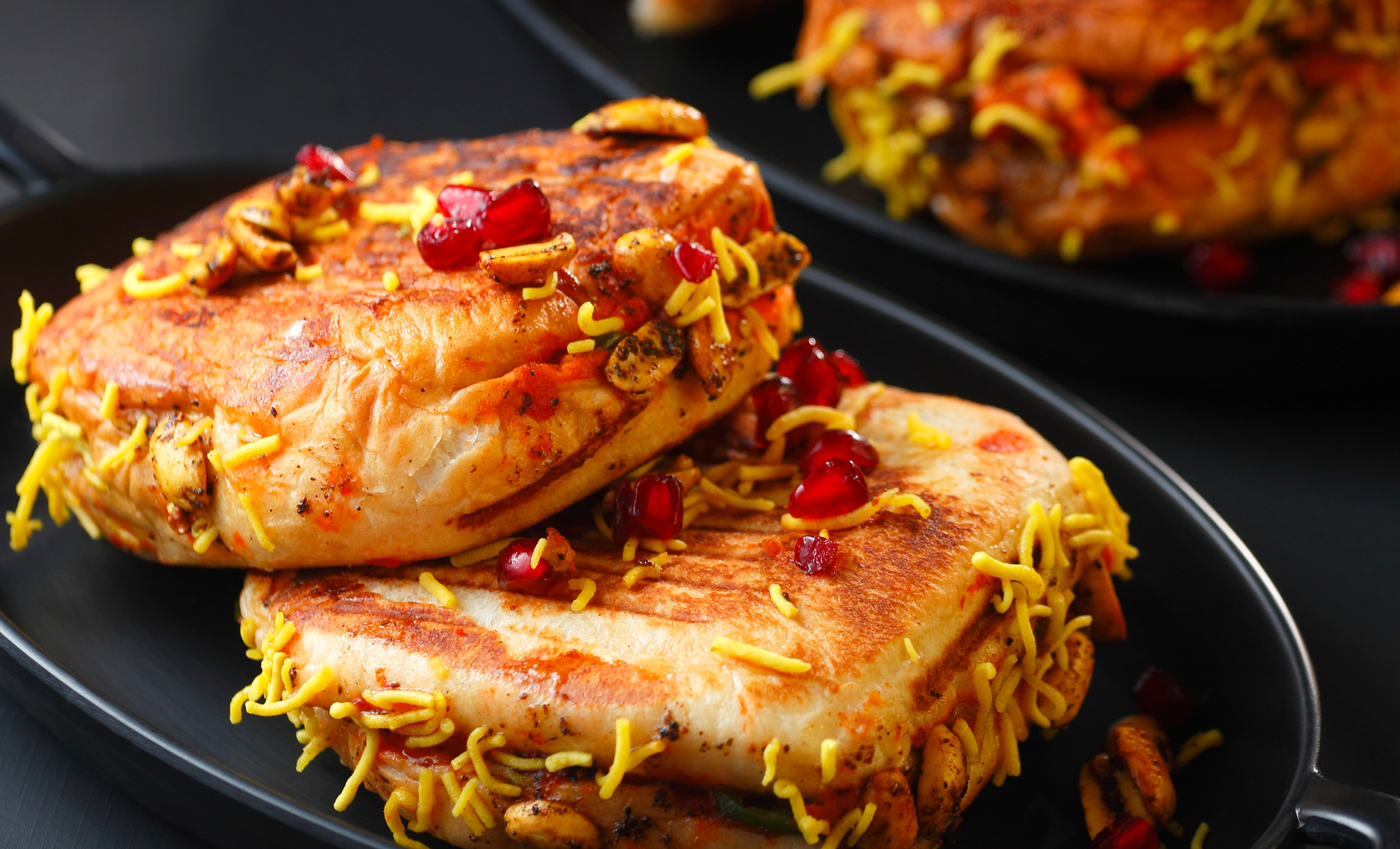 Kacchi Dabeli | A Fusion of Flavors – Exploring its Culinary Influences